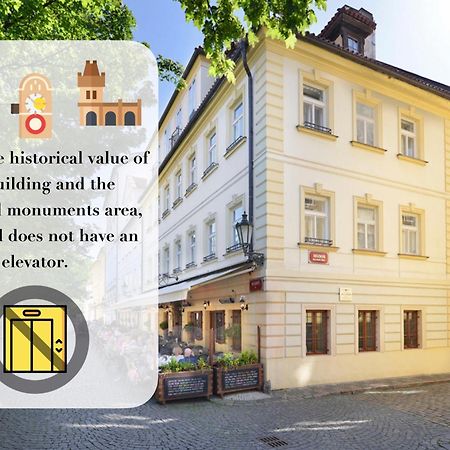Hotel At The Golden Scissors Praga Exterior foto
