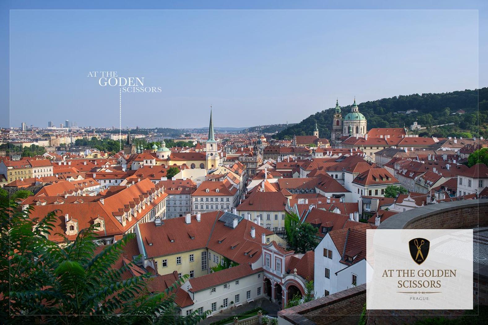 Hotel At The Golden Scissors Praga Exterior foto