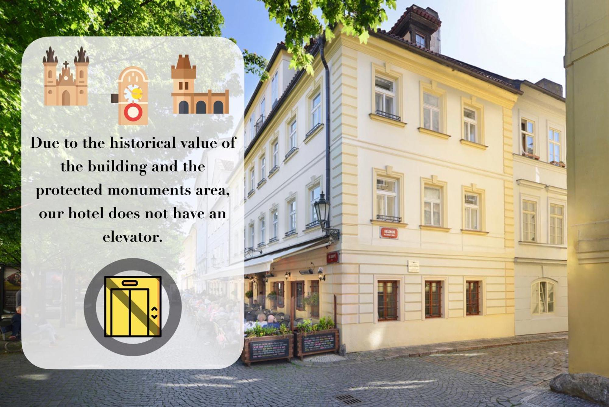 Hotel At The Golden Scissors Praga Exterior foto