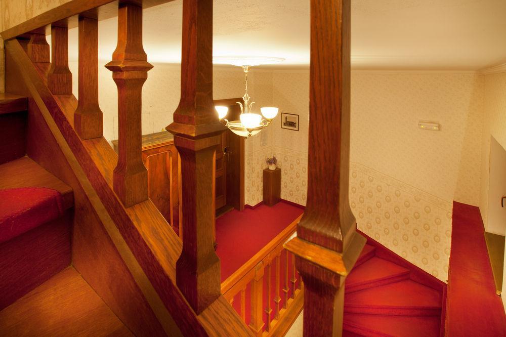 Hotel At The Golden Scissors Praga Exterior foto